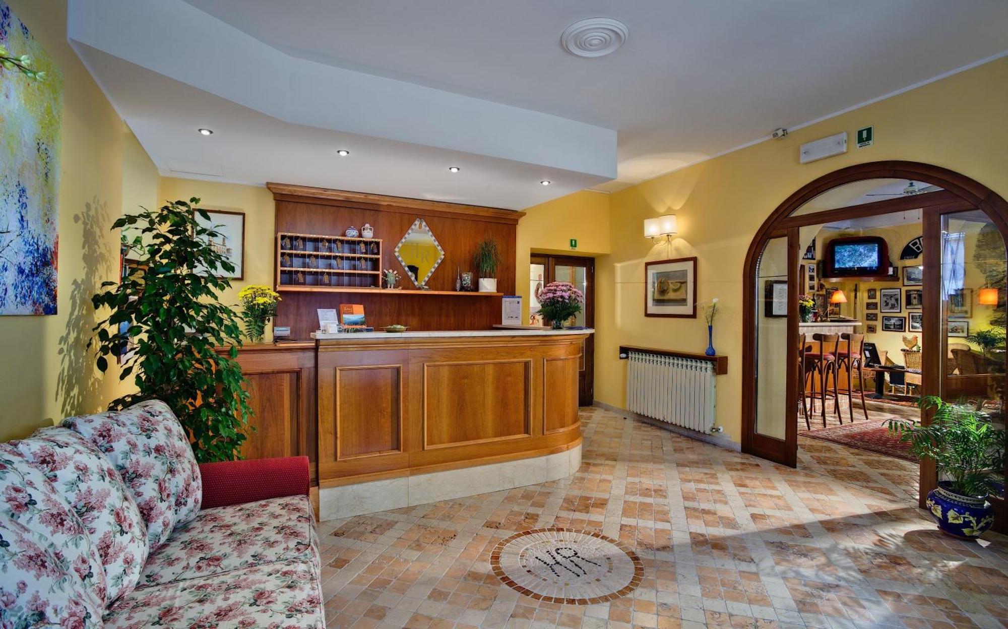 Hotel Garni Riviera Гарньяно Экстерьер фото