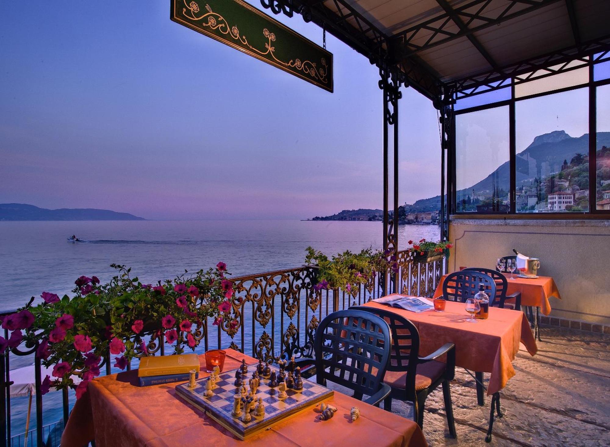 Hotel Garni Riviera Гарньяно Экстерьер фото