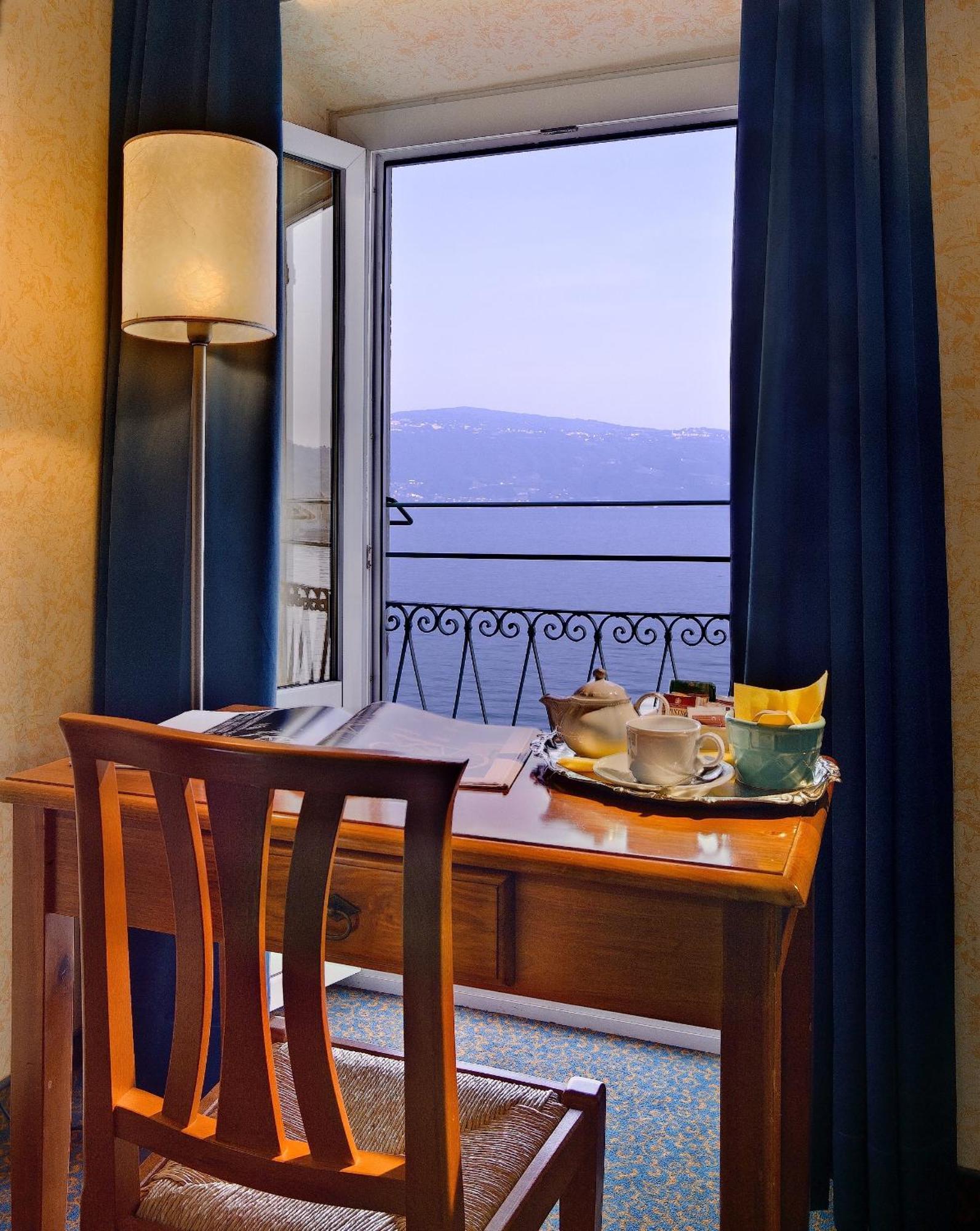 Hotel Garni Riviera Гарньяно Экстерьер фото