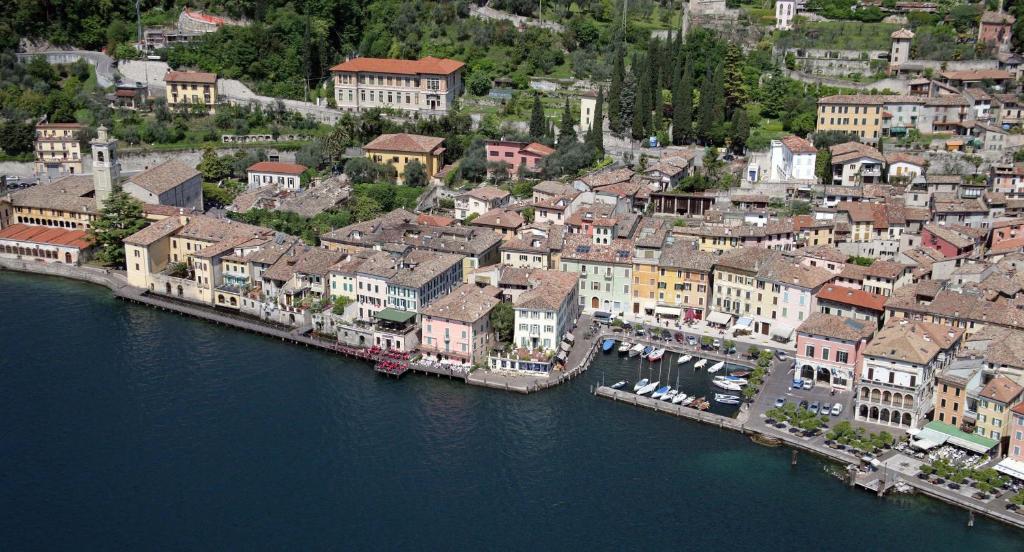 Hotel Garni Riviera Гарньяно Экстерьер фото